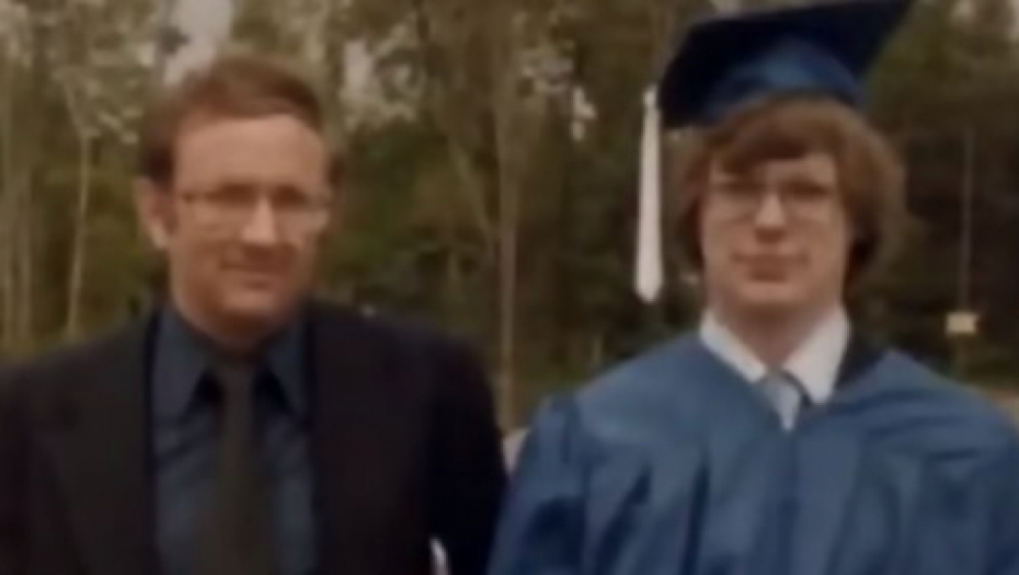 OTAC NAJPOZNATIJEG UBICE PROŽIVLJAVA PAKAO Zbog popularne serije mu dolaze na vrata, gađaju ga gaćicama, nabavio pištolj