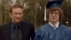 OTAC NAJPOZNATIJEG UBICE PROŽIVLJAVA PAKAO Zbog popularne serije mu dolaze na vrata, gađaju ga gaćicama, nabavio pištolj