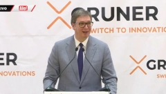 VUČIĆ ODUŠEVIO RADNIKE U "GRUNERU" Martine, povećajte im platu!
