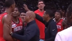 VARNICE NA KLUPI HJUSTONA Bobi sprečio tuču saigrača, bilo je na ivici (VIDEO)