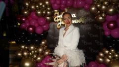 ZAVIRITE NA ŽURKU JOVANE JEREMIĆ Voditeljka se latila mikrofona, pa zapevala sa bivšim, a onda uradili ovo (FOTO/VIDEO)