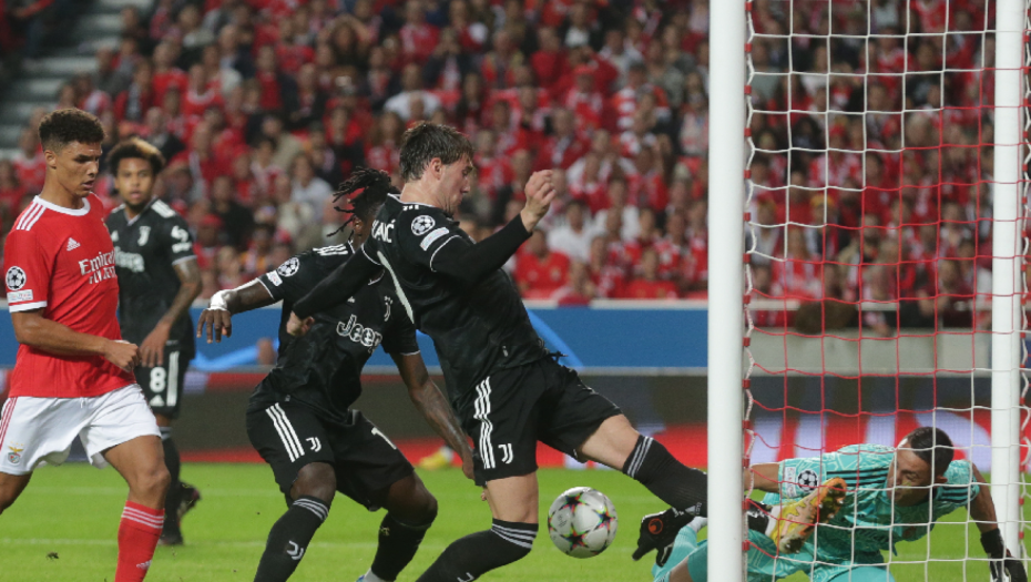 POJAVILA SE SRBINOVA SLIKA Ovo nije dobro, Vlahović na klupi u bolovima i u suzama (FOTO)