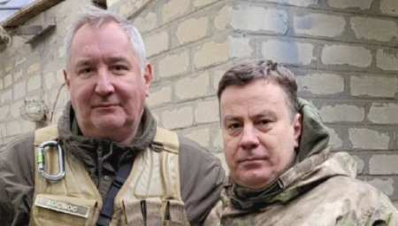 ROGOZIN STIGAO NA FRONT "Pametno, temeljno, zastrašujuće i spremno za borbu protiv neprijateljskih komandanta" (FOTO)