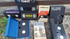 PREGLEDAJTE, MOŽDA VAM SE POSREĆI Ako još čuvate ove filmove na kasetama, možete dobro da zaradite