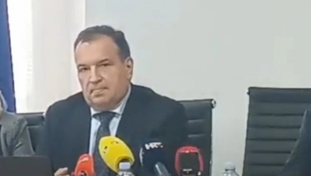 HRVATSKI MINISTAR SE POKVARIO NA KONFERENCIJI Napravio novi lapsus, smejala se čitava sala