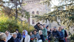 VIDEO SAM ŽENU, RAŠIRILA JE CRNI PLAŠT I SPASILA MI ŽIVOT Ispovesti ljudi kojima se ukazala Sveta Petka u najtežim trenucima života