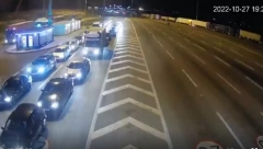 OBUSTAVLJA SE SAOBRAĆAJ NA VIŠE DEONICA Gužve na graničnim prelazima: Teretna vozila čekaju i po 5 sati