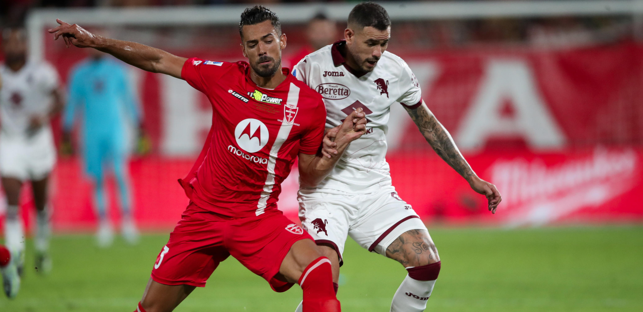 POZNATI FUDBALER IZBODEN NOŽEM U TRŽNOM CENTRU Hitno je prebačen u bolnicu