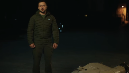 DRAMATIČNO Zelenski pored oborene letelice: Čuti neprijateljsku himnu... (VIDEO)