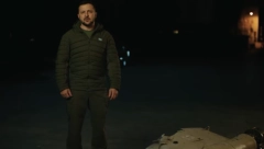 DRAMATIČNO Zelenski pored oborene letelice: Čuti neprijateljsku himnu... (VIDEO)