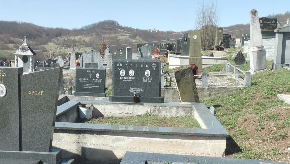 VOIMJA OCA Čovek rezervisao najbolje mesto na groblju, ko god vidi tablu, krsti se