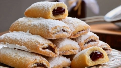 OVO NEMA DA SE KUPI Hrskave štrudlice punjene džemom, tope se u ustima, a što duže stoje sve su ukusnije