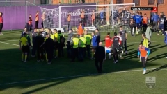 HAOS U SUPERLIGI Tuča u Ivanjici, obezbeđenje uletelo u teren (FOTO)