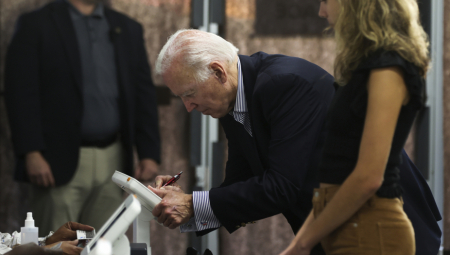 BAJDENOVI POLITIČARI IZVISILI "Nećemo imati dovoljno glasova"