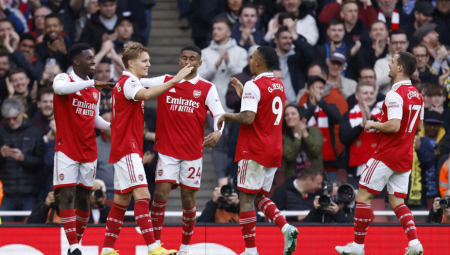 PETARDA "TOBDŽIJA" Arsenal deklasirao Notingem
