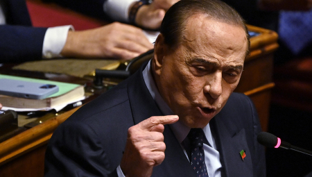 BERLUSKONI PREŽIVEO TEŠKU NESREĆU U ogromnim je bolovima, lekari rekli da je čudo što je živ