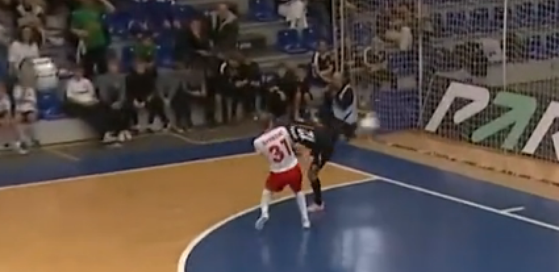 KAKO? Da li je ovo najlepši futsal gol svih vremena? O potezu Rusa priča ceo svet (VIDEO)