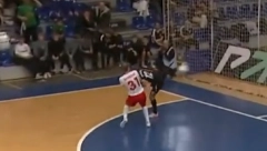KAKO? Da li je ovo najlepši futsal gol svih vremena? O potezu Rusa priča ceo svet (VIDEO)