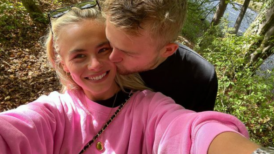 HOLANĐANKA KAO OD MAJKE ROĐENA Devojka zvezde Bajerna se slikala potpuno gola (FOTO)