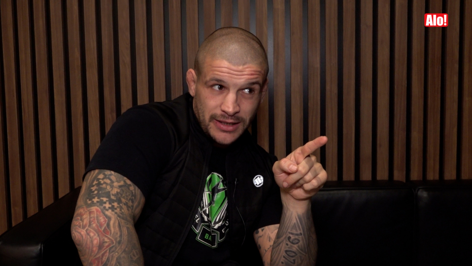 VASO BAKOČEVIĆ OTVORENO - Psiho otkrio tajnu čuvene čepine, pročitao urnebesnu poruku iz inboksa, pa isprozivao srbomrsca Kroatu (VIDEO)