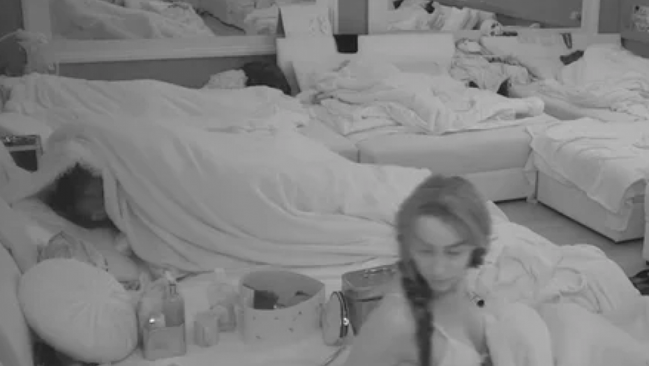 PROSLAVILI VERIDBU Maja i Bilal žestokom akcijom probudili zadrugare (VIDEO 18+)