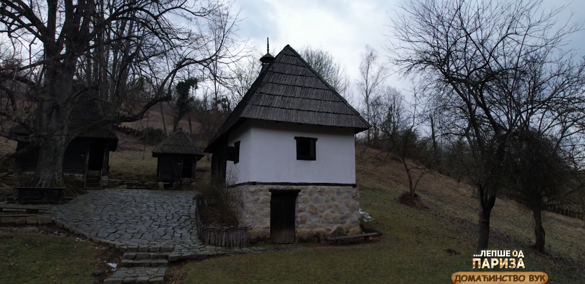 PIŠI KAO ŠTO GOVORIŠ, ČITAJ KAKO JE NAPISANO, A UŽIVAJ KAKO TI VOLJA – Uživanje u lepotama Tršića