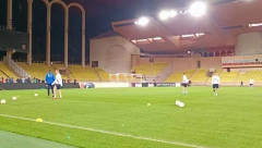 SVE SPREMNO ZA SPEKTAKL U MONAKU Fudbaleri Crvene zvezde odradili i poslednji trening pred meč odluke (VIDEO)