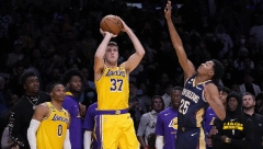 ŽIVOT PIŠE ROMANE Radio na groblju i kao dostavljač hrane, sada je Lebronu doneo veliku radost (VIDEO)