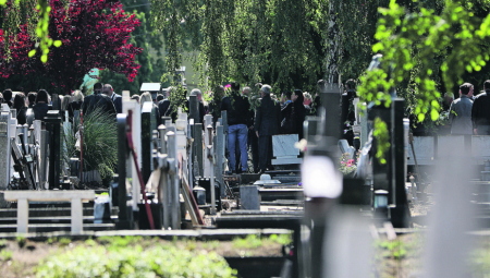EVO ZAŠTO JE DOBRO DA NA GROBLJE POVEDETE I DECU Sveštenik vas savetuje za Zadušnice, ovo svaki vernik mora da zna