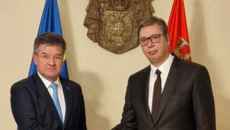 LAJČAK DOLAZI KOD VUČIĆA Sastanak u Vili Mir