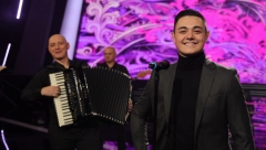 Iz Tešnja u Beograd na vodi! Prva ljubav pobednika Zvezda Granda (FOTO/VIDEO)