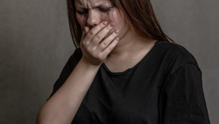 TINEJDŽERKA POKUŠALA DA SE UBIJE U SREDNJOJ ŠKOLI Asepsol sipala u flašu, našla je drugarica