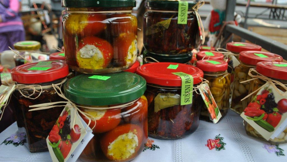 KARAVAN ZIMNICE Ovog vikenda,  3. i 4. decembra na pijaci  „Zemun“.