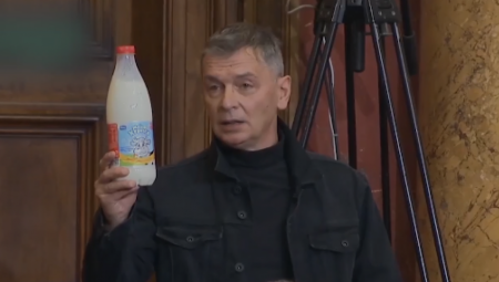 MASNA LAŽ ĆUTE USRED SKUPŠTINE! Tvrdio da litar i po mleka košta 270 dinara, a evo kolike su cene u prodavnicama! (VIDEO)