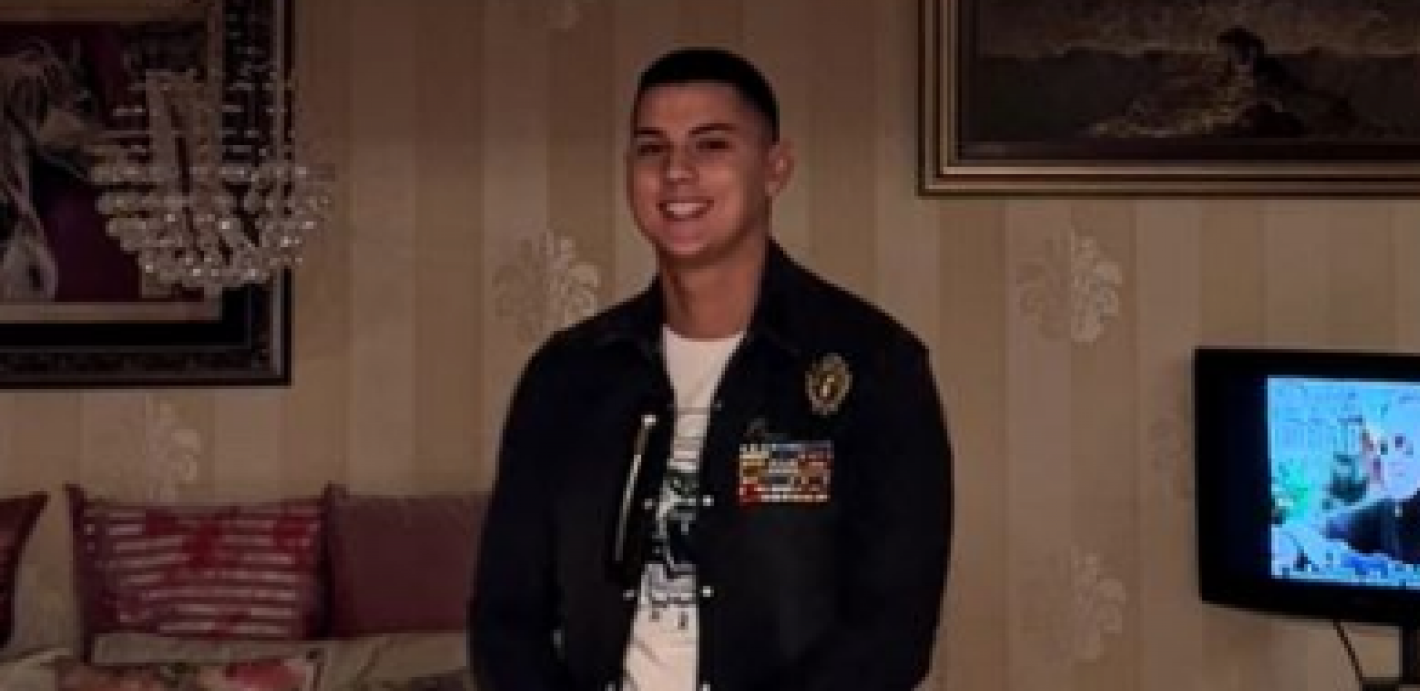 RADIO U BUTIKU ZA 300 EVRA Sin pevačice i voditelja zaposlio se kod Željka Mitrovića (FOTO)