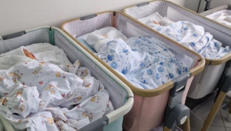 BORBA PROTIV BELE KUGE Povećan roditeljski dodatak, evo koliko se sada dobija za svaku rođenu bebu