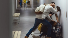 BRUTALNO IŽIVLJAVANJE U DOMU POLJOPRIVREDNE ŠKOLE U FUTOGU 20 starijih učenika prebilo prvaka i slomilo mu ruku?