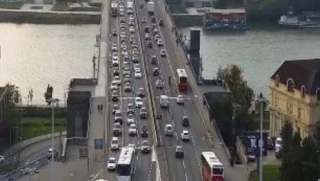 KIŠA USPORILA SAOBRAĆAJ Naoružajte se strpljenjem ako idete ovim pravcima