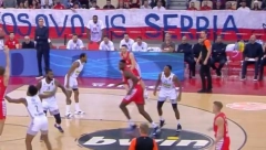 KOSOVO JE SRBIJA Navijači Olimpijakosa oduševili Srbe transparentnom u Atini, na meču protiv Partizana (FOTO)