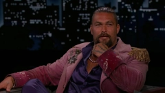 DŽEJSON MOMOA SE SKINUO USRED EMISIJE: Niko nije mogao da skrene pogled sa njegovog izvajanog tela