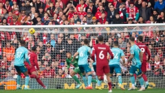 GOLEADA NA "OSTRVU" Liverpul siguran protiv Sautemptona, Totenhem triput gubio, pa preokrenuo