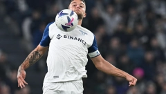 TRENUTAK KADA SE SRBIJA UHVATILA ZA GLAVU Sergej Milinković Savić morao da napusti teren, dobio udarac u list