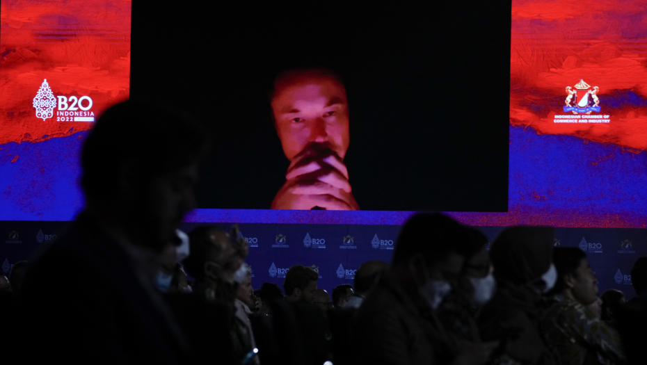 TUNELI POD ZEMLJOM I VANZEMALJCI! Mask se pojavio na platnu okružen svećama, lideri G-20 ostali bez daha!