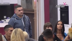 GUŠIM SE, KAO DA ME NEKO DAVI Marija van sebe od kako je saznala da je Bebica možda član sekte