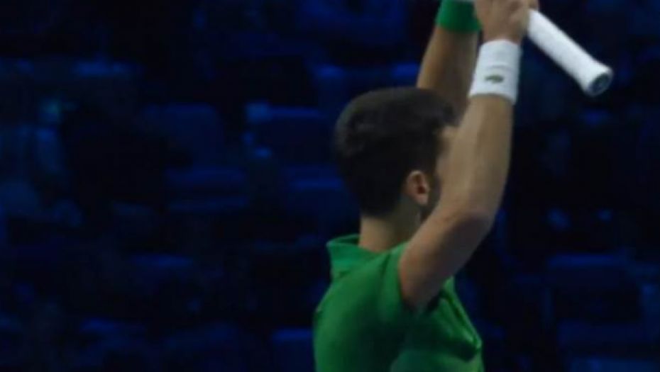 SINE, JOŠ SI ZELEN Jedan gest Cicipasa zamestao je Novaku, a onda je usledilo brutalno stavljanje na mesto (FOTO)