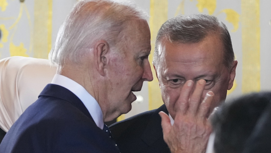 BAJDEN JE DAO NAREĐENJE DA SE ERDOGAN ZBACI Predsednik Turske: Svi moji ljudi to znaju