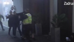 PRODUKCIJA DONELA ODLUKU Bebica nasrnuo na Zolu, obezbeđenje odmah reagovalo (VIDEO)
