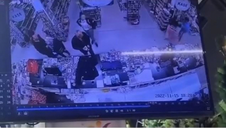 ŠOK VIDEO! Devojka došla u radnju da zameni milje, radnici je psovali i tukli, polomili joj i zube! (FOTO)