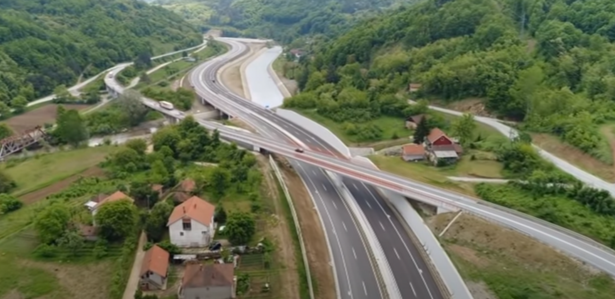 "KORIDORI SRBIJE" OTKRILI ISTINU PA JASNO UPOZORILI "Širenje laži o pukotinama unosi paniku i nanosi štetu Republici Srbiji"