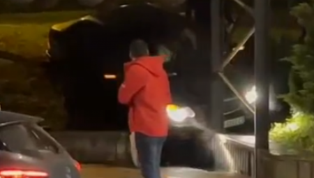 DEVOJKA KOJA JE IZAZVALA NESREĆU HTELA DA SE UBIJE? Detalji sudara na Banovom brdu, "mercedes" udario u kontejner, koji je potom naleteo na pešake